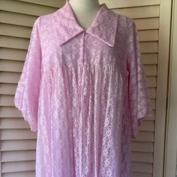 Vintage Lilac Lace Peignoir Gown and Robe - Picture 11 of 15